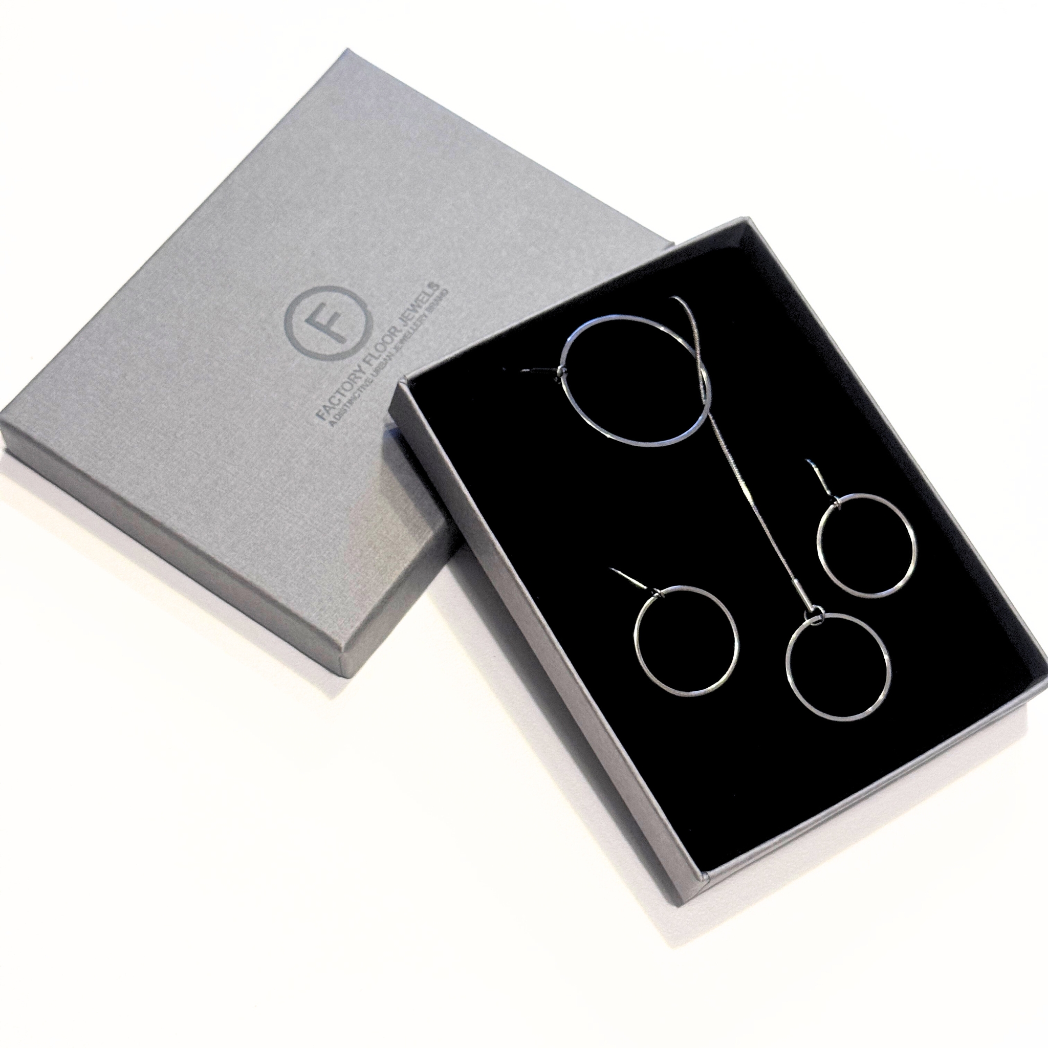 H5O steel circles pendant and earrings gift set in box