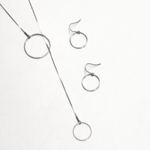 H5O steel circles lariat and circles earrings on white background